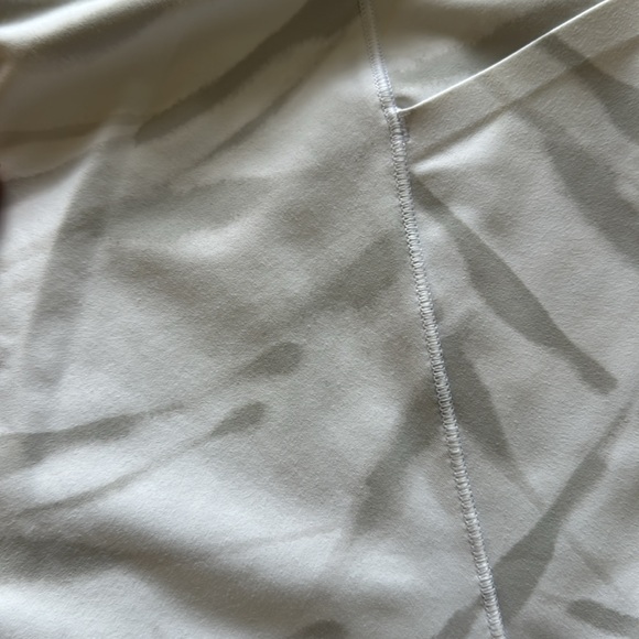 Athleta salutation tight - Picture 3 of 5